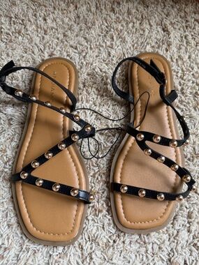Andiamo Women’s Strappy Studded Flats Sandals size 8.5